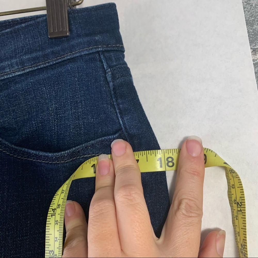 Levi’s 515 Cuffed Capris - Picture 12 of 14